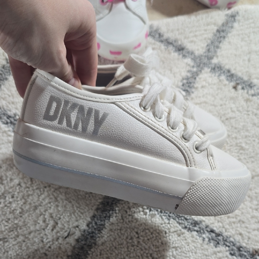 DKNY Off-White Casual Sneakers